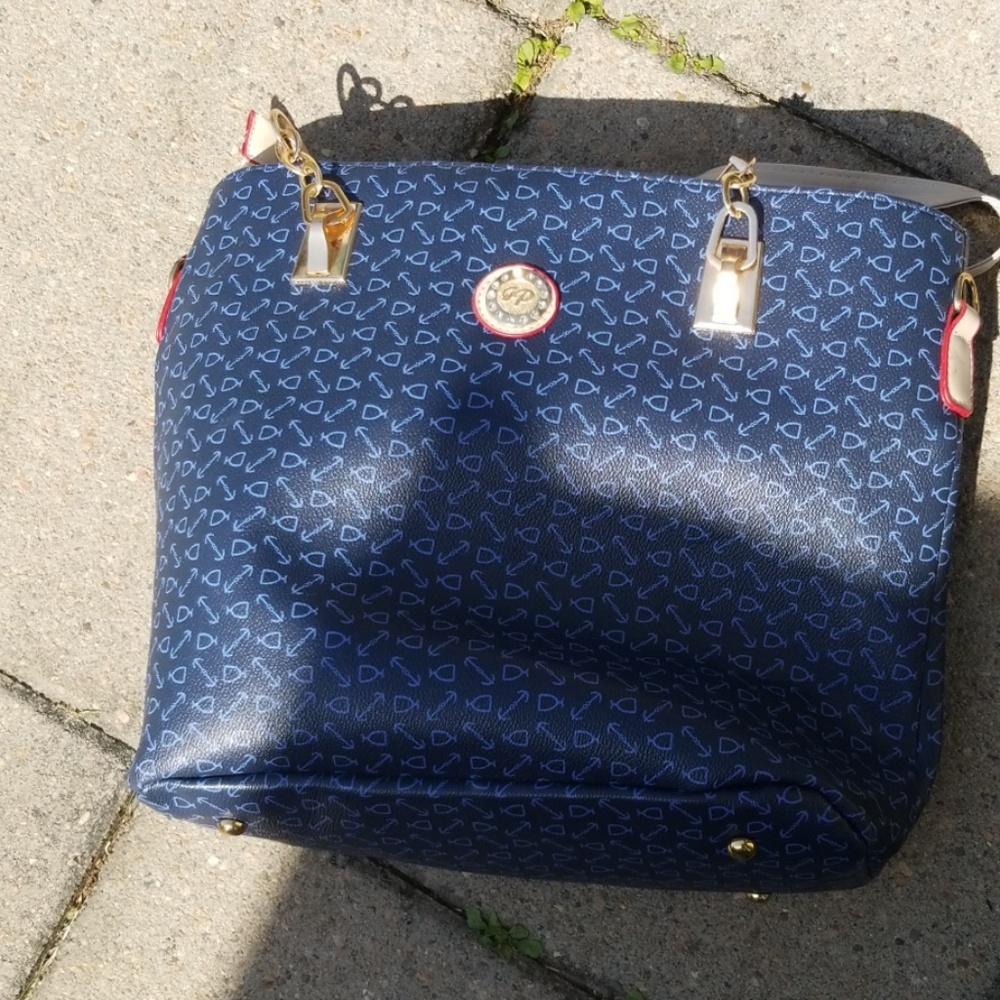 Blue wine design purse